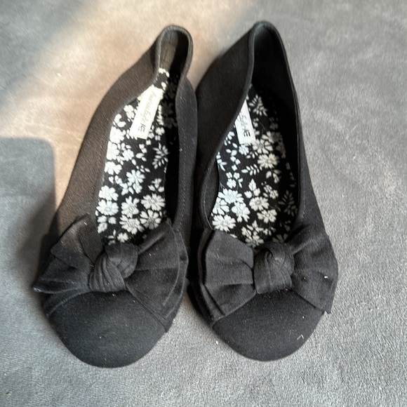 Ballet flats by American eagle youth size 2 1/2 - Picture 2 of 4